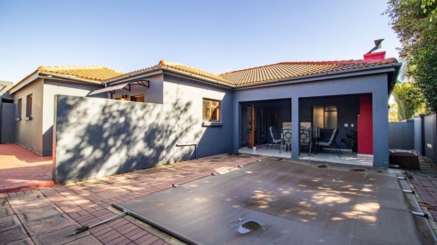 3 Bedroom Property for Sale in Greenstone Hill Gauteng