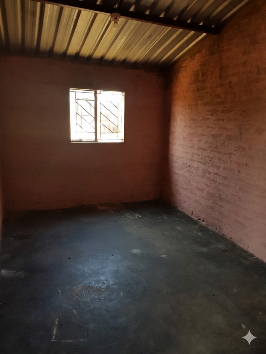 1 Bedroom Property for Sale in Winterveldt Gauteng