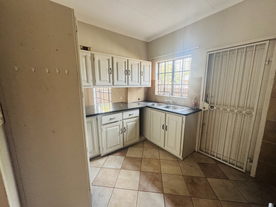 To Let 3 Bedroom Property for Rent in Garsfontein Gauteng