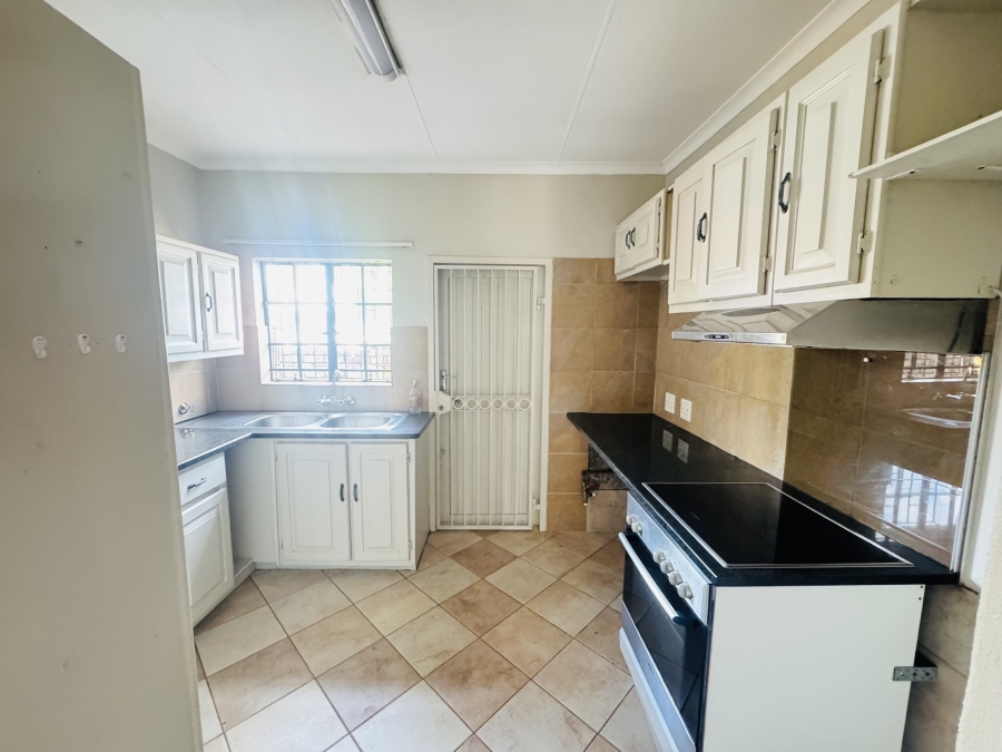To Let 3 Bedroom Property for Rent in Garsfontein Gauteng