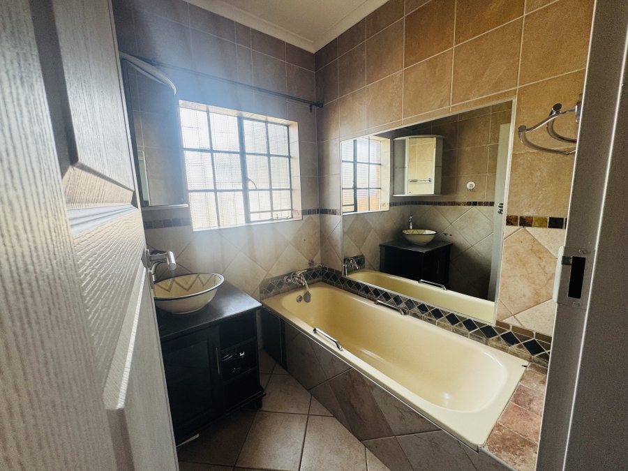 To Let 3 Bedroom Property for Rent in Garsfontein Gauteng