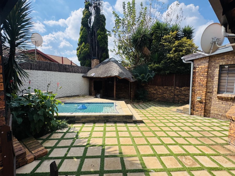 To Let 3 Bedroom Property for Rent in Garsfontein Gauteng