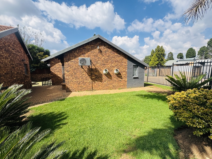 To Let 3 Bedroom Property for Rent in Garsfontein Gauteng