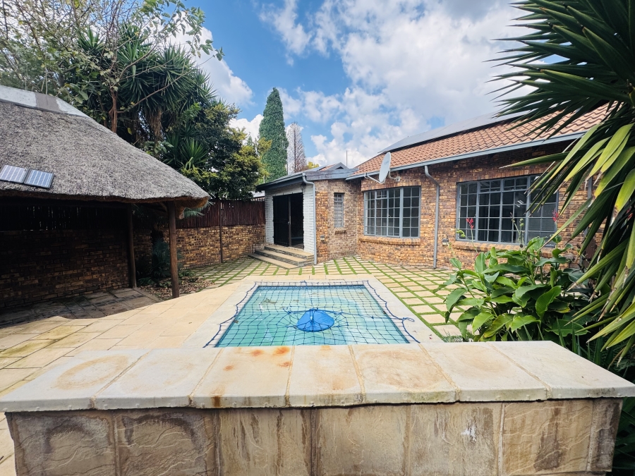 To Let 3 Bedroom Property for Rent in Garsfontein Gauteng