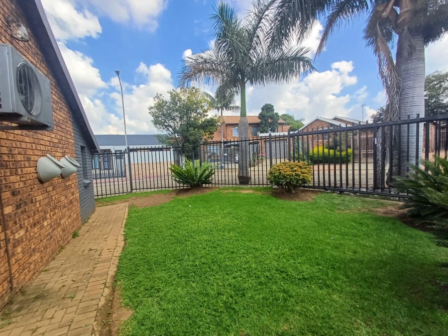To Let 3 Bedroom Property for Rent in Garsfontein Gauteng