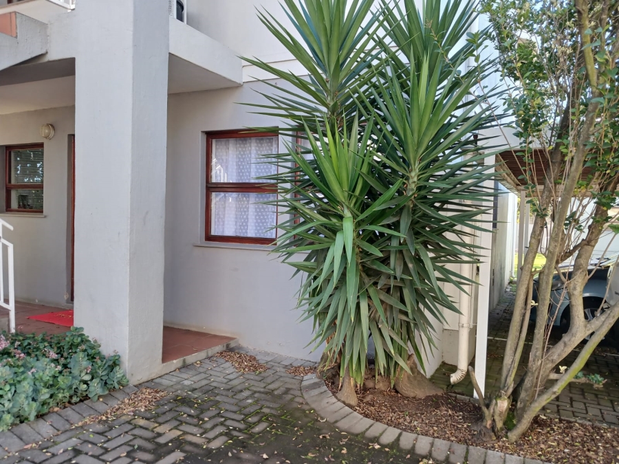 2 Bedroom Property for Sale in Lakefield Gauteng