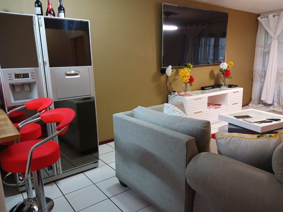 2 Bedroom Property for Sale in Lakefield Gauteng