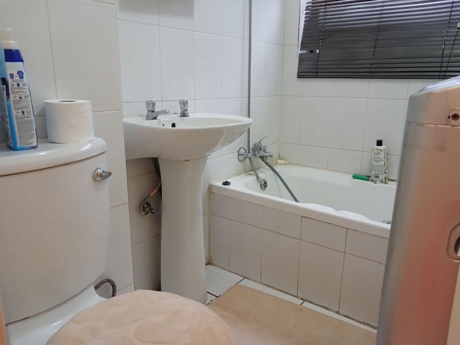2 Bedroom Property for Sale in Lakefield Gauteng