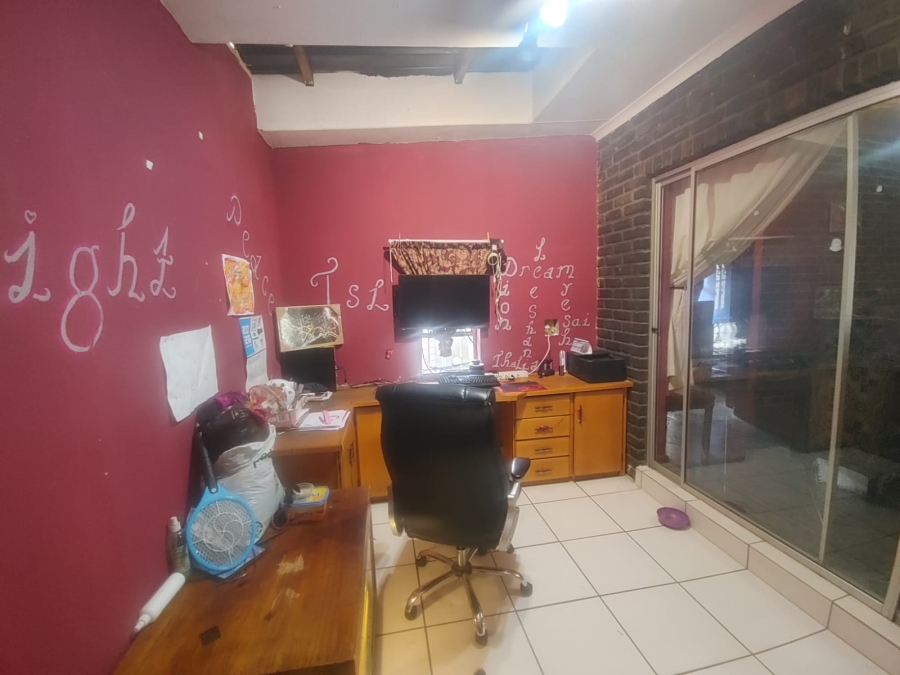 To Let 4 Bedroom Property for Rent in Falcon Ridge Gauteng
