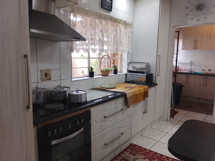 8 Bedroom Property for Sale in Bedworth Park Gauteng
