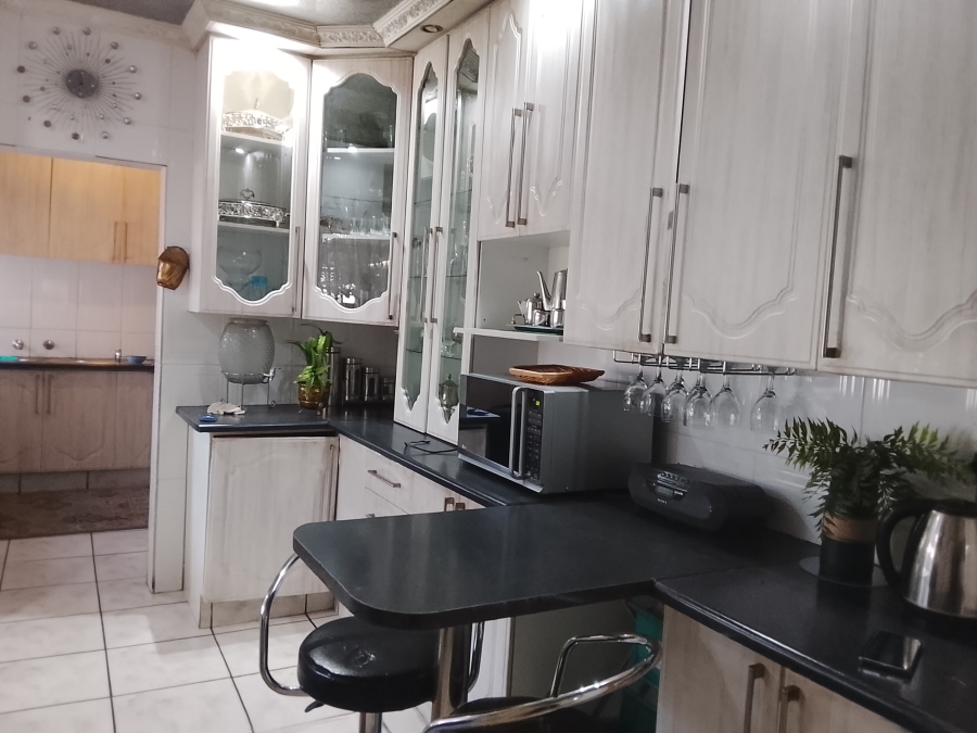 8 Bedroom Property for Sale in Bedworth Park Gauteng