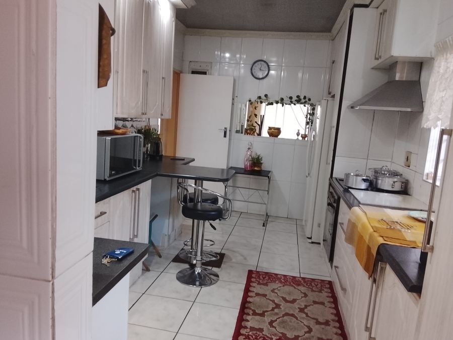 8 Bedroom Property for Sale in Bedworth Park Gauteng