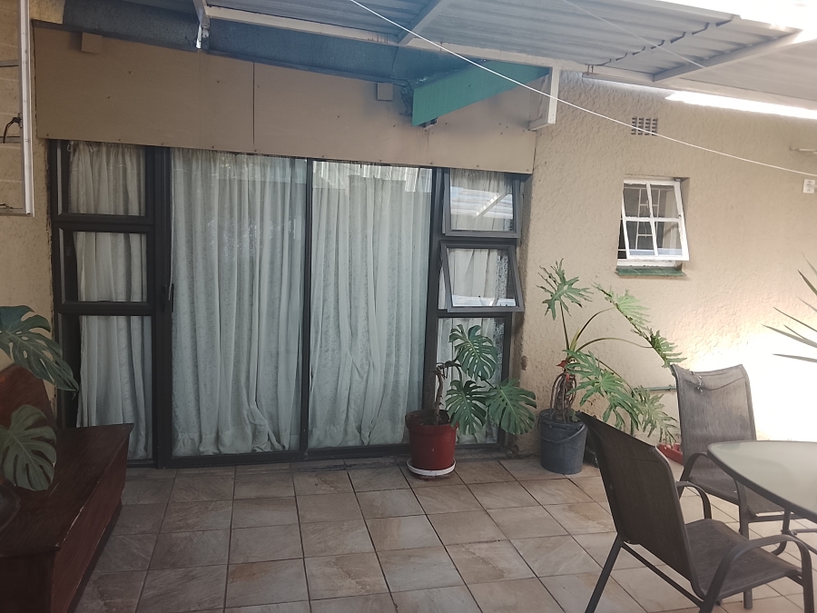 8 Bedroom Property for Sale in Bedworth Park Gauteng