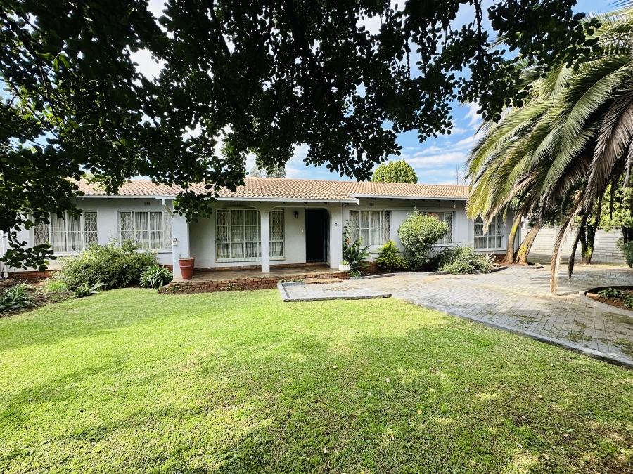 3 Bedroom Property for Sale in Brackendowns Gauteng