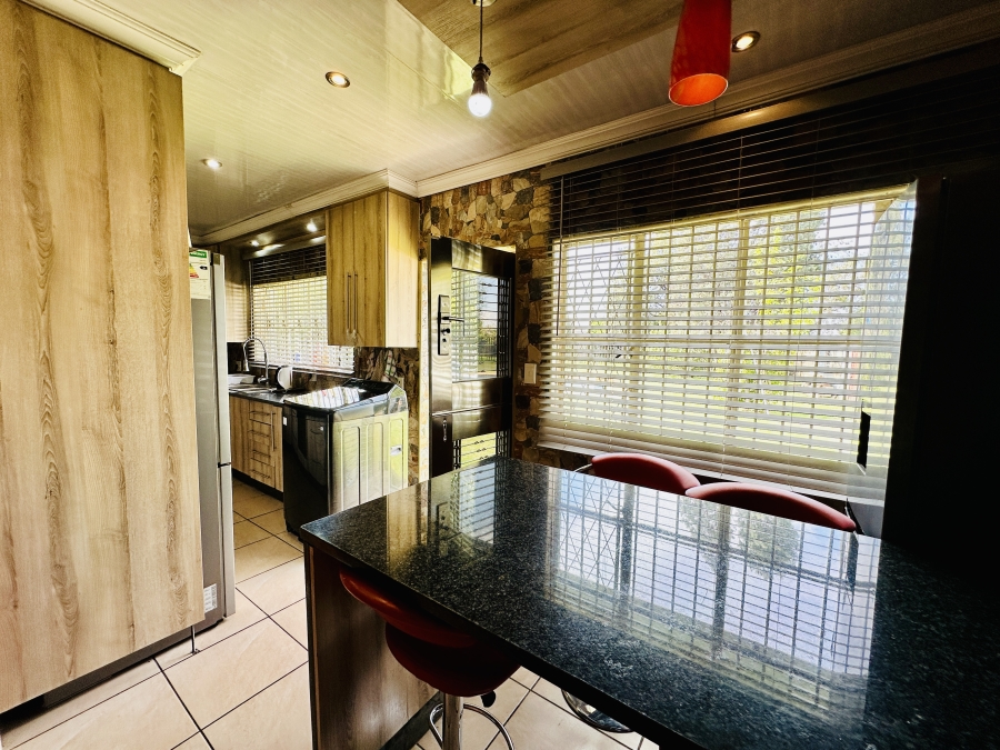 3 Bedroom Property for Sale in Brackendowns Gauteng