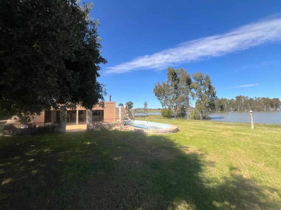 2 Bedroom Property for Sale in Hartbeesfontein AH Gauteng