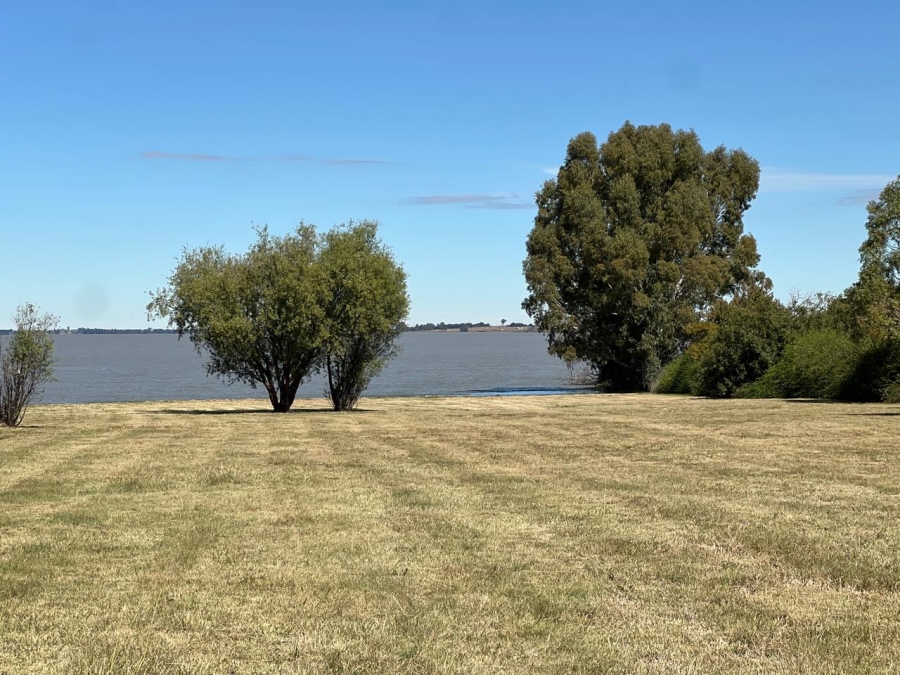 2 Bedroom Property for Sale in Hartbeesfontein AH Gauteng
