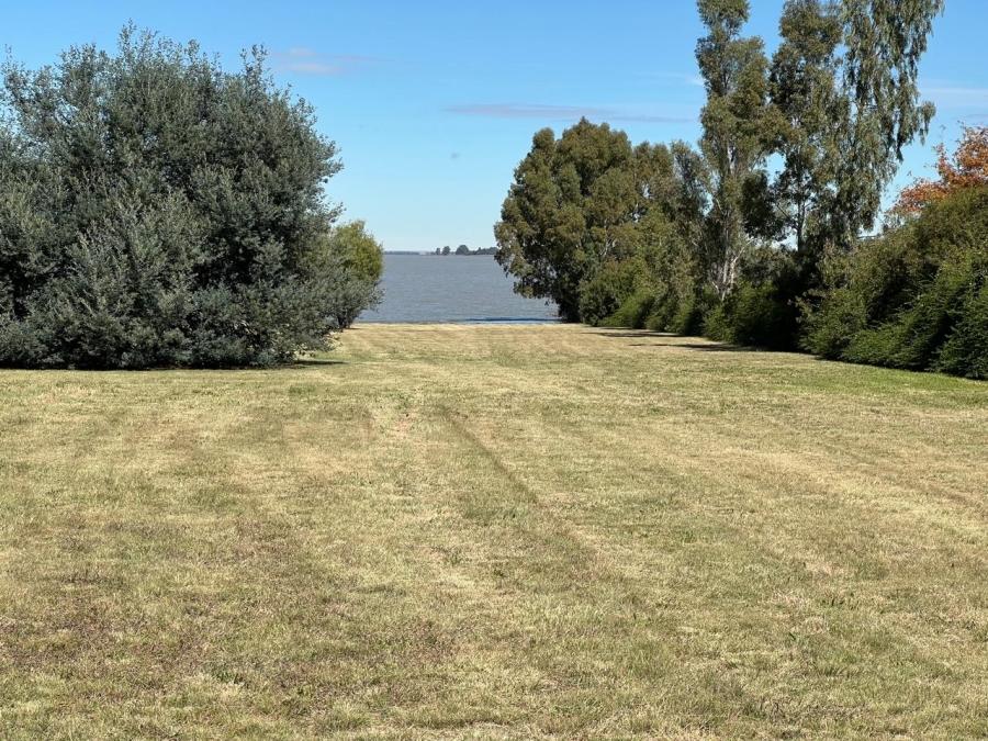 2 Bedroom Property for Sale in Hartbeesfontein AH Gauteng