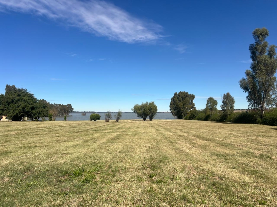 2 Bedroom Property for Sale in Hartbeesfontein AH Gauteng