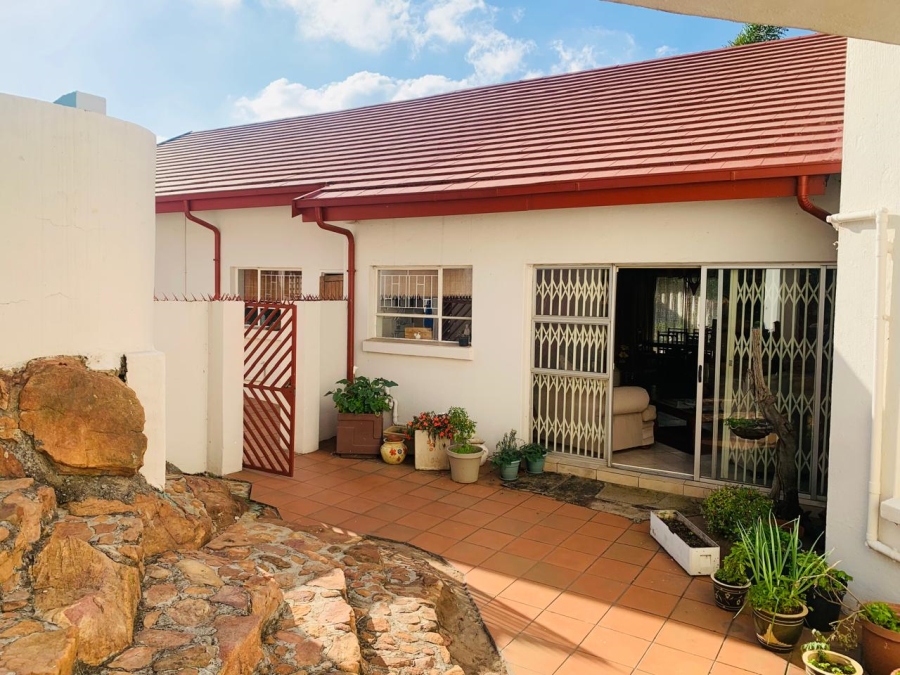 4 Bedroom Property for Sale in Overkruin Gauteng