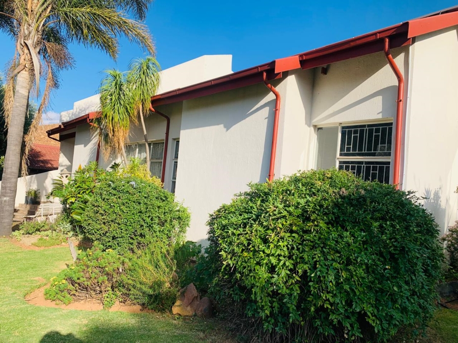 4 Bedroom Property for Sale in Overkruin Gauteng