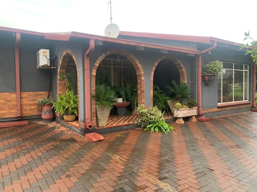 4 Bedroom Property for Sale in Vanderbijlpark CE 2 Gauteng