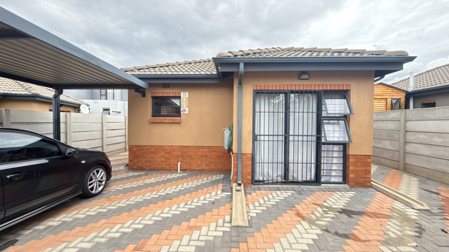 2 Bedroom Property for Sale in Albertsdal Gauteng