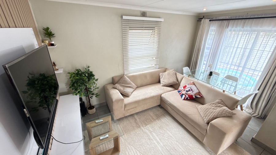 2 Bedroom Property for Sale in Albertsdal Gauteng