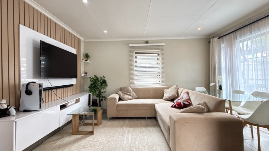 2 Bedroom Property for Sale in Albertsdal Gauteng