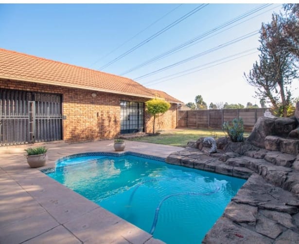 3 Bedroom Property for Sale in Dersley Gauteng