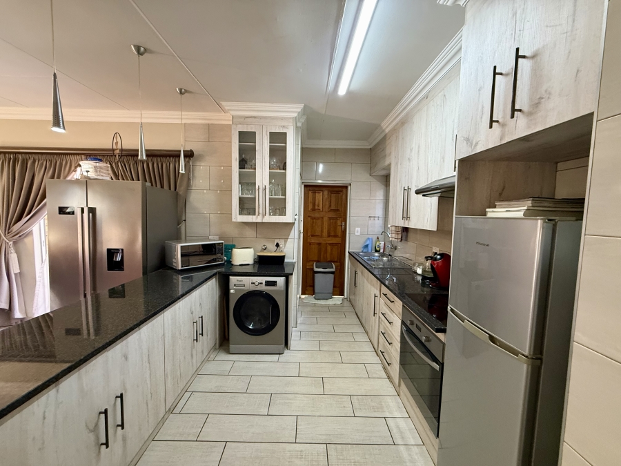 3 Bedroom Property for Sale in Bougainvillea Estate Gauteng