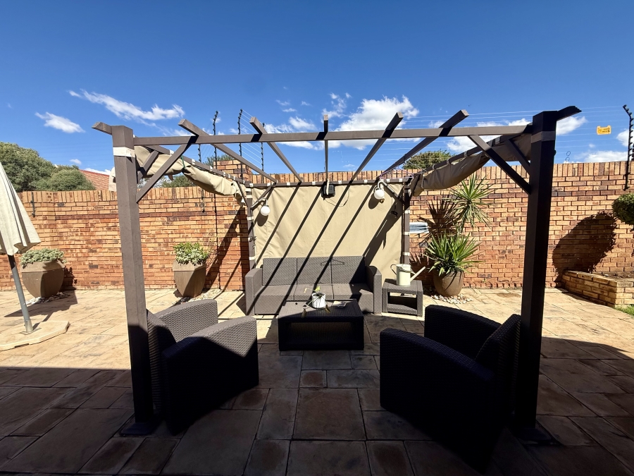 3 Bedroom Property for Sale in Bougainvillea Estate Gauteng