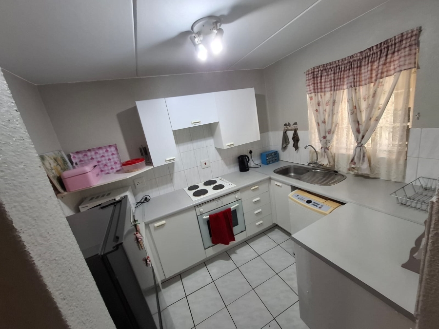 2 Bedroom Property for Sale in Magalieskruin Gauteng