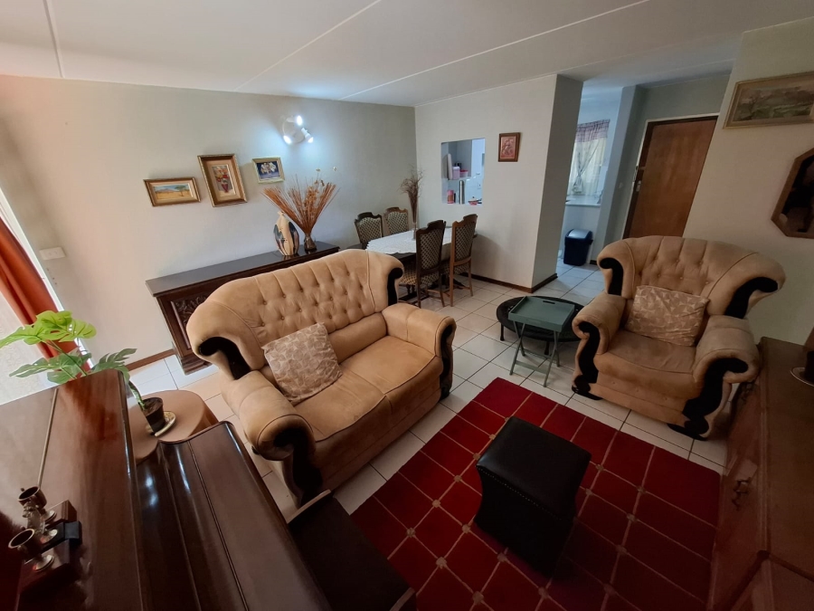 2 Bedroom Property for Sale in Magalieskruin Gauteng