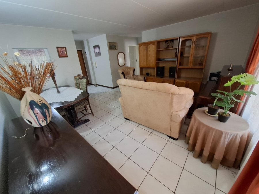 2 Bedroom Property for Sale in Magalieskruin Gauteng