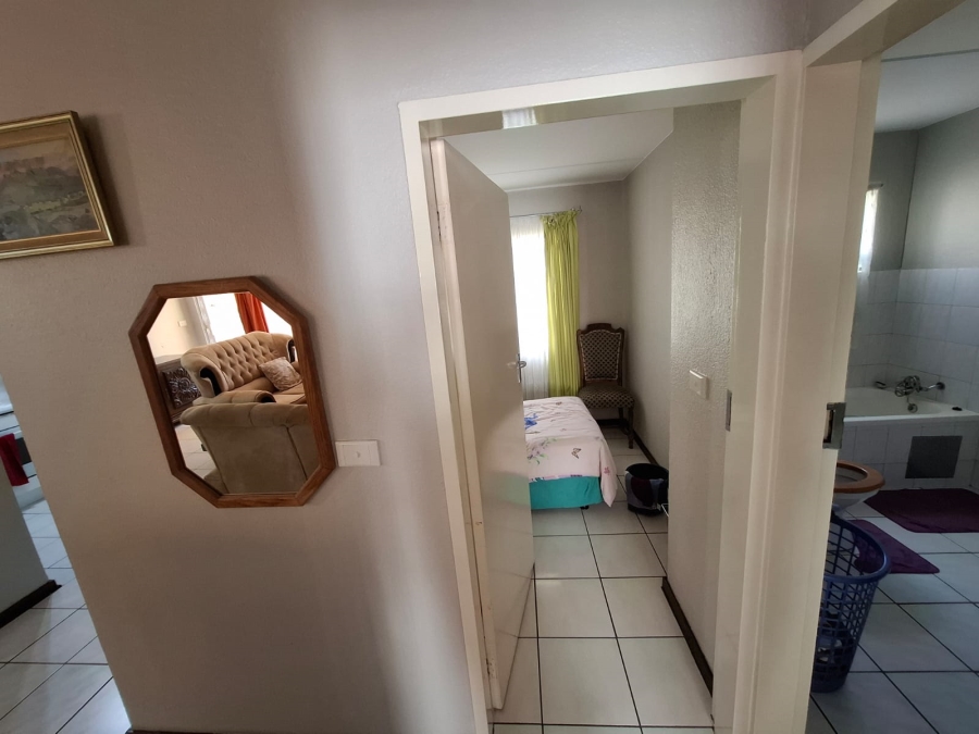 2 Bedroom Property for Sale in Magalieskruin Gauteng