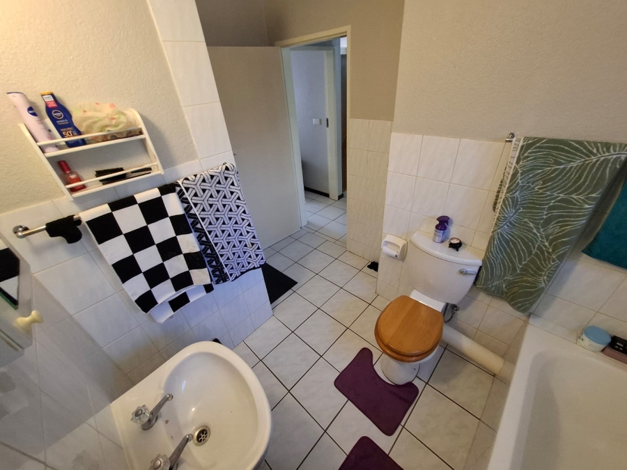 2 Bedroom Property for Sale in Magalieskruin Gauteng