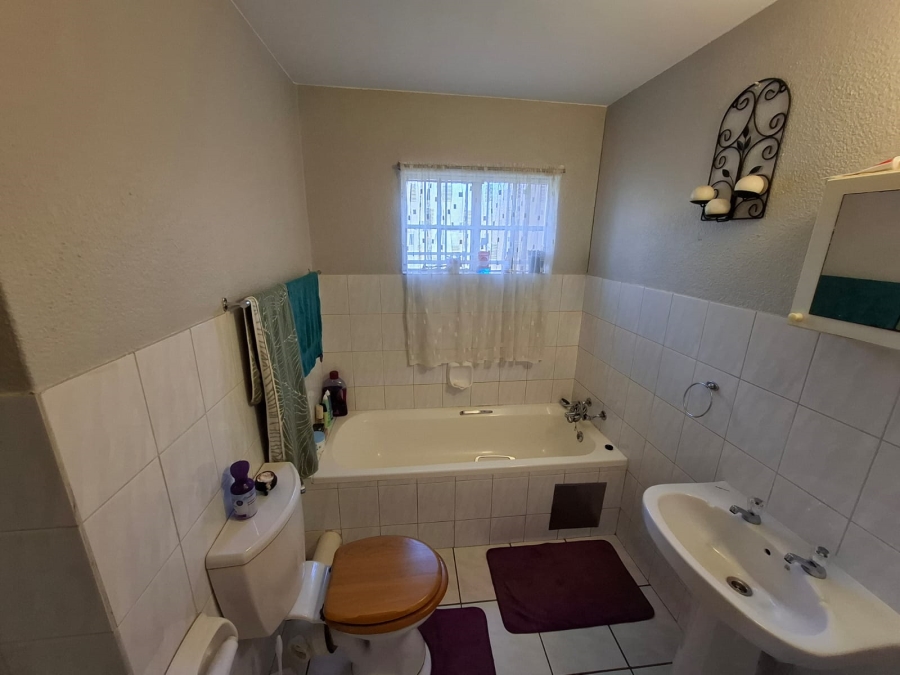 2 Bedroom Property for Sale in Magalieskruin Gauteng