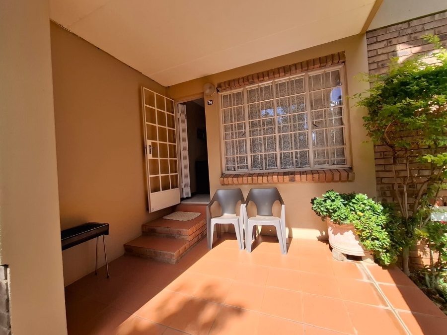 2 Bedroom Property for Sale in Magalieskruin Gauteng