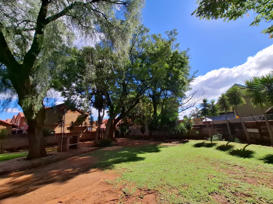 2 Bedroom Property for Sale in Magalieskruin Gauteng