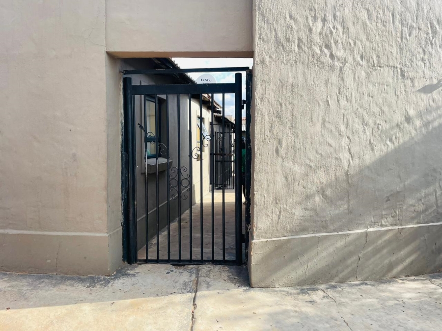 7 Bedroom Property for Sale in Nellmapius Gauteng