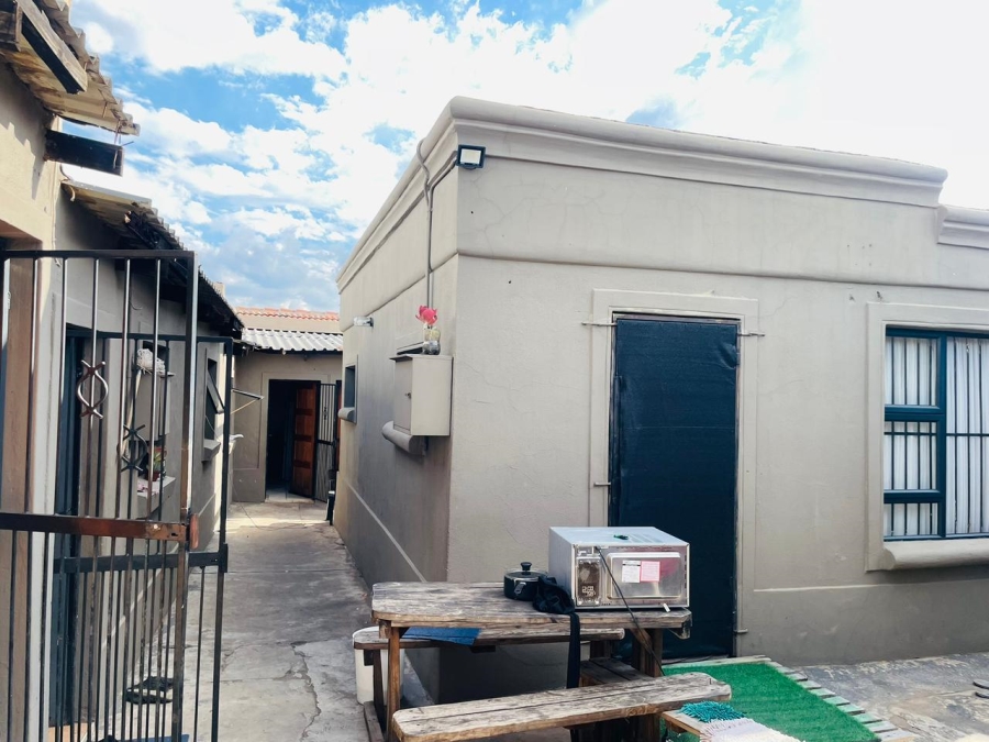 7 Bedroom Property for Sale in Nellmapius Gauteng