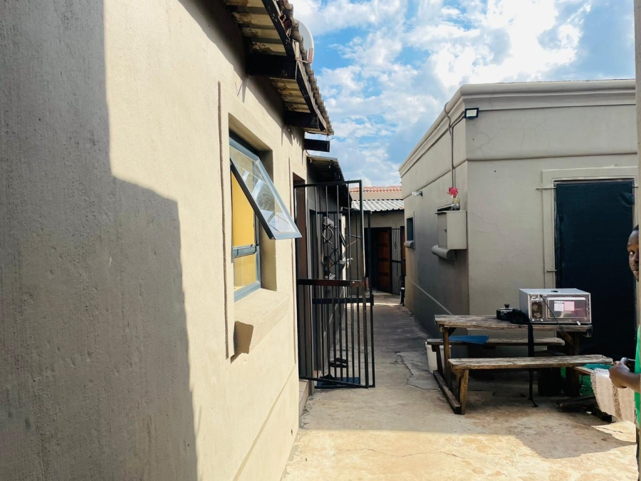 7 Bedroom Property for Sale in Nellmapius Gauteng