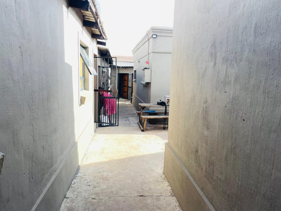 7 Bedroom Property for Sale in Nellmapius Gauteng