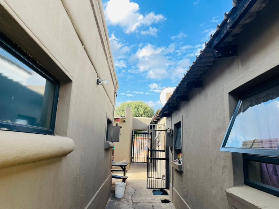 7 Bedroom Property for Sale in Nellmapius Gauteng