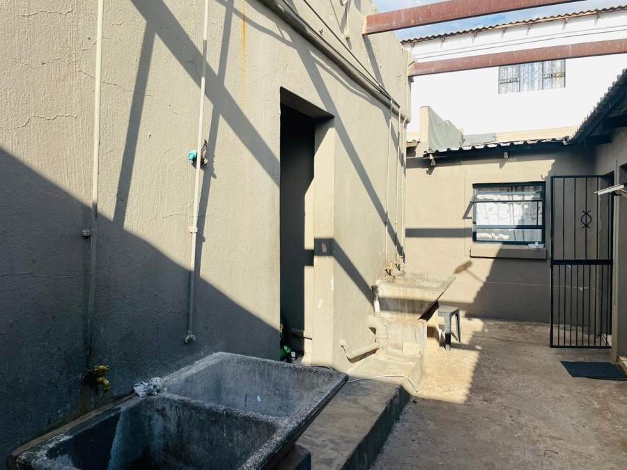 7 Bedroom Property for Sale in Nellmapius Gauteng