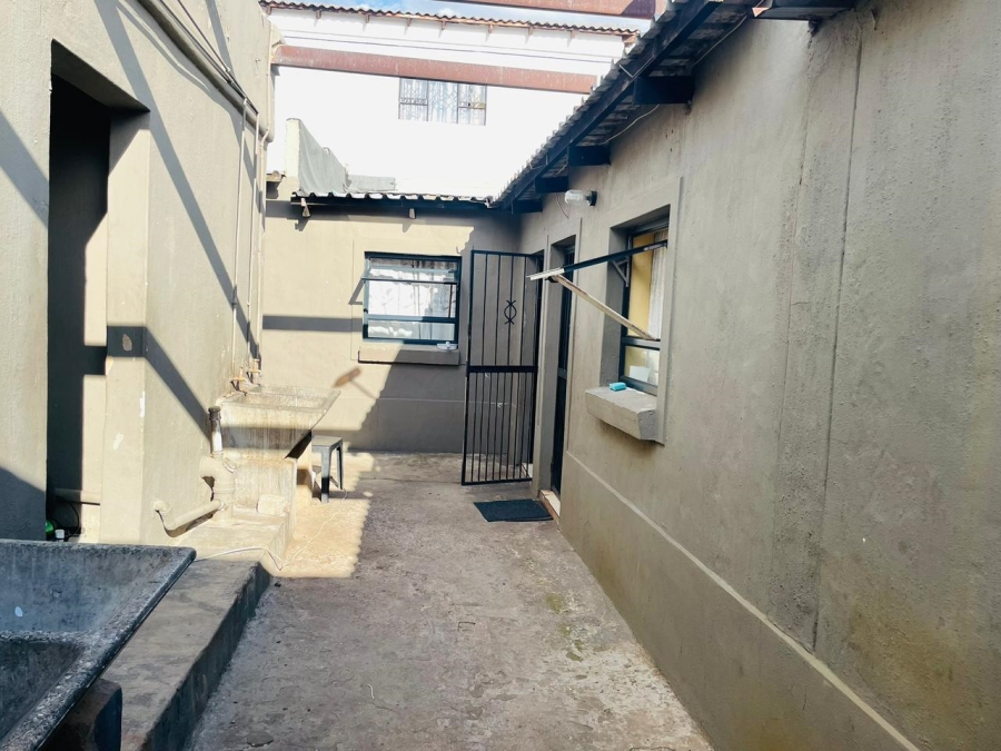 7 Bedroom Property for Sale in Nellmapius Gauteng