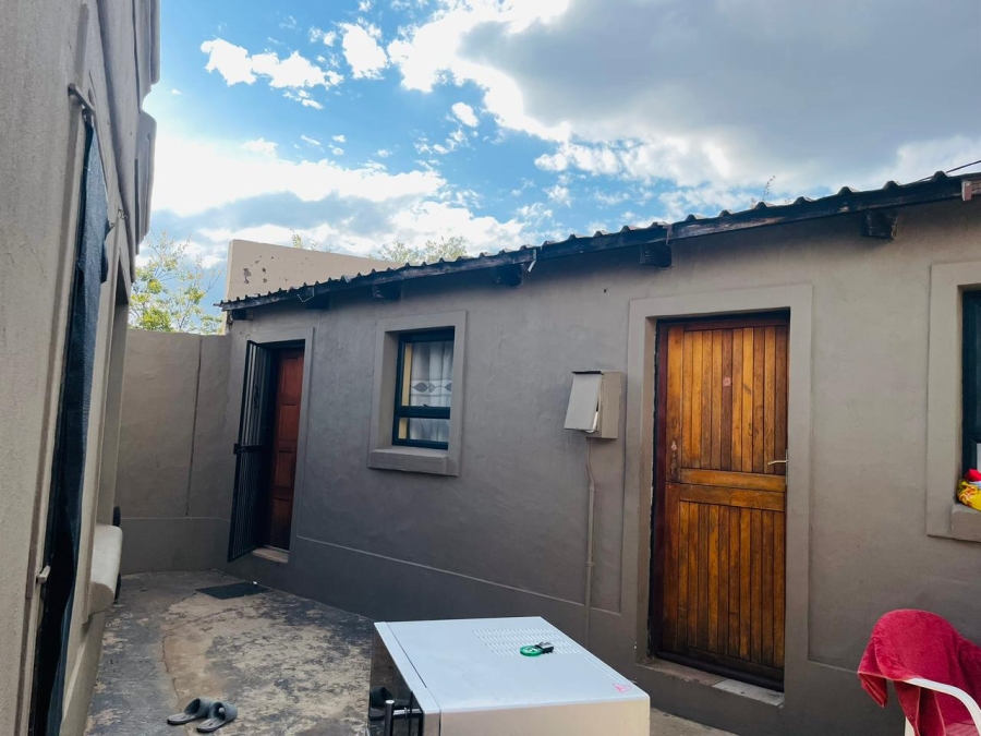 7 Bedroom Property for Sale in Nellmapius Gauteng