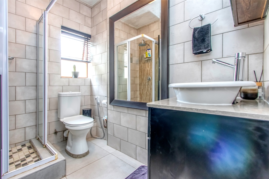 2 Bedroom Property for Sale in Broadacres Gauteng