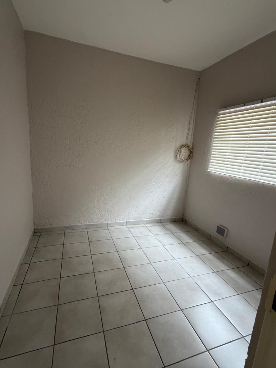 To Let 1 Bedroom Property for Rent in Sunward Park Gauteng